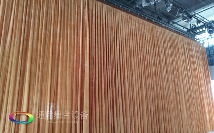 舞臺阻燃幕布在設(shè)施設(shè)備安裝、拆裝舞臺（包括裝臺、拆臺）以及系統(tǒng)調(diào)試、運行等操作規(guī)程