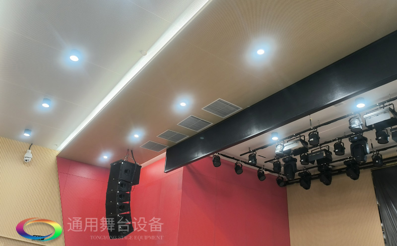 高顏值+實力派！通用舞臺幕布成功打造某中學智慧化多功能報告廳項目