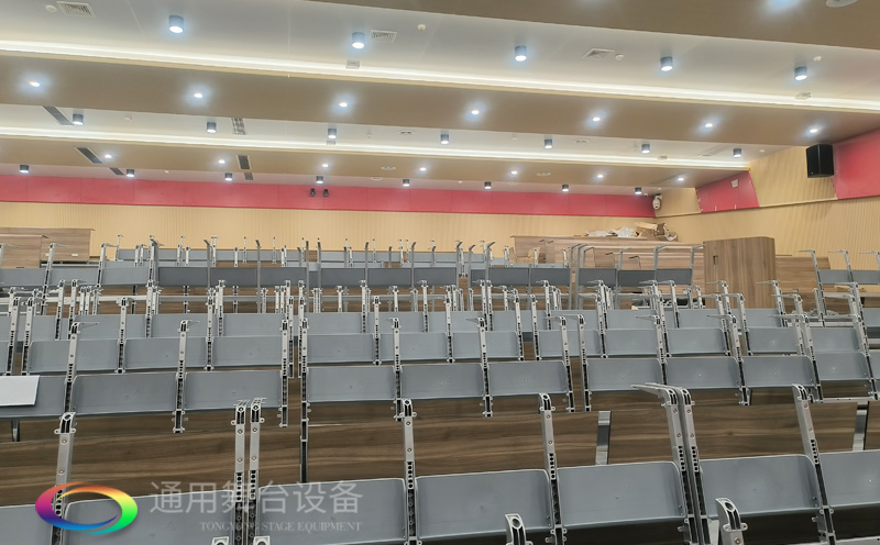 高顏值+實力派！通用舞臺幕布成功打造某中學智慧化多功能報告廳項目