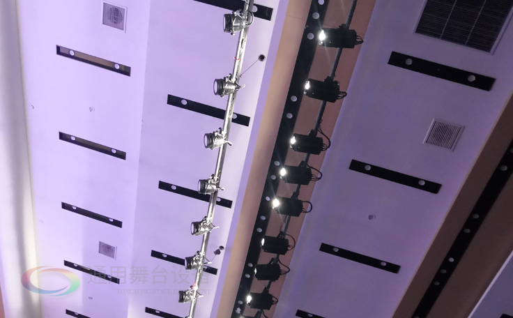 南京某國企禮堂舞臺(tái)系統(tǒng)分項(xiàng)工程通過質(zhì)量驗(yàn)收 涉及舞臺(tái)吊桿、舞臺(tái)燈光等項(xiàng)目 現(xiàn)已投入使用